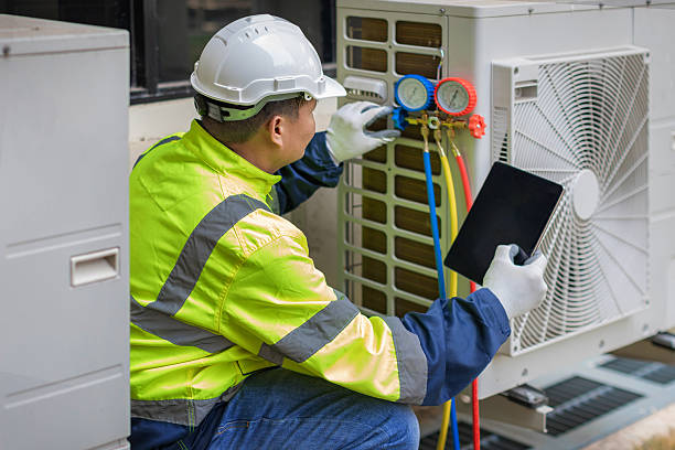 Professional Ductwork Repair technician working in Lakewood, CA